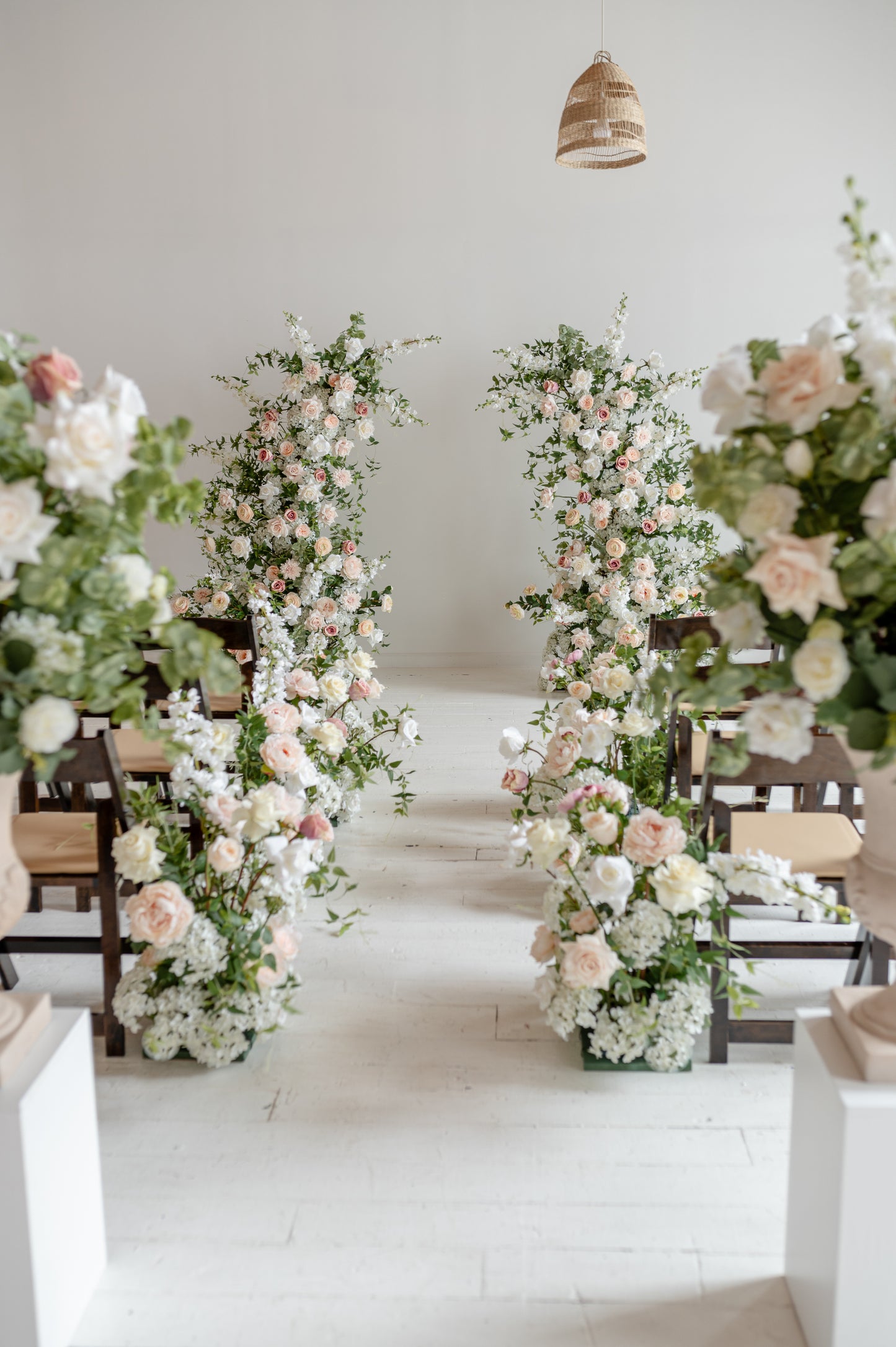 Eleonora Aisle Flowers - Rental